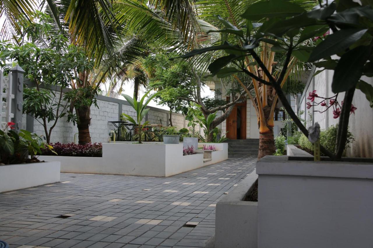 Surf'N Lanka - Surf School Hotel Weligama Exterior photo